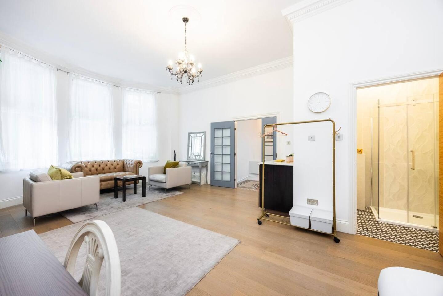 Lovely 1 Bedroom West Ferienhaus London