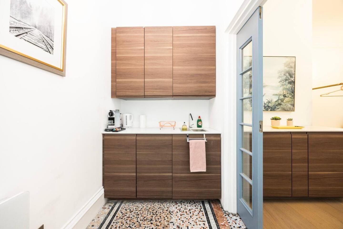 Ferienhaus Lovely 1 Bedroom West London