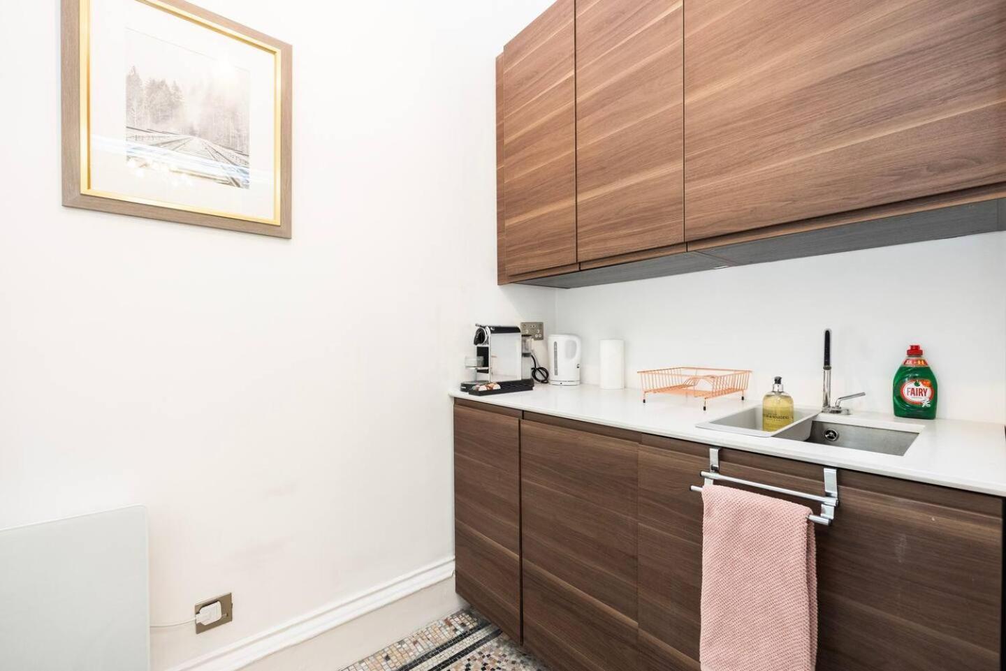 Ferienhaus Lovely 1 Bedroom West London